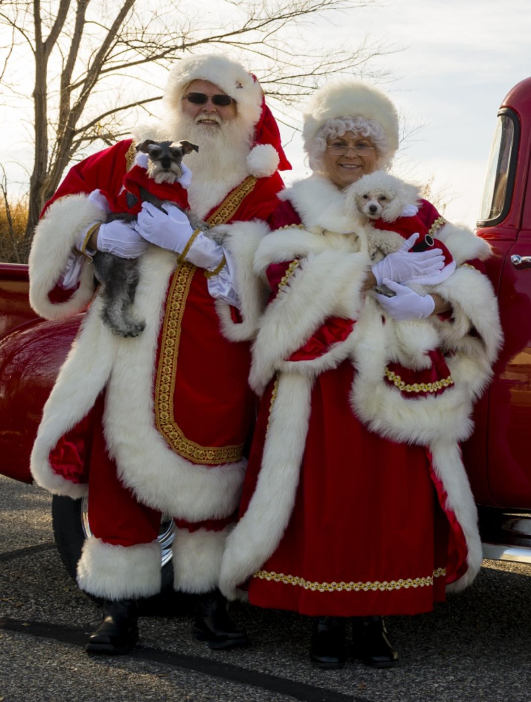 10-santa-claus-mrs-claus-professional-vest-shirt-combo-royal-robe-gold-trim-Renell-Block-sq